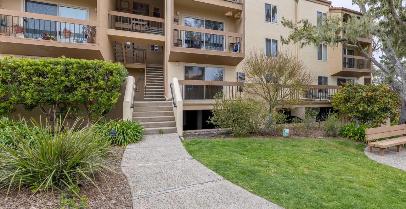 2103 Golden Oaks Ln